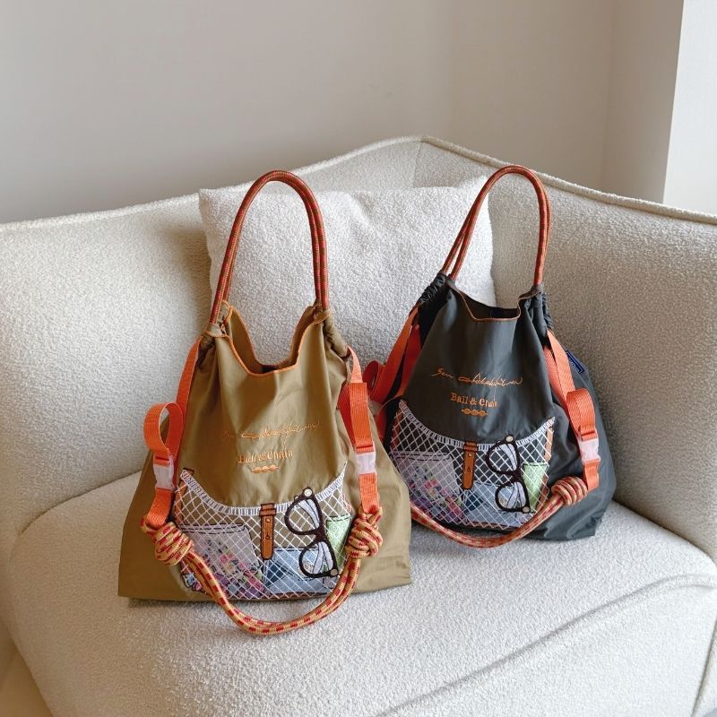 New Style Women's Shoulder Bag - Embroidery Xmas recension och pris