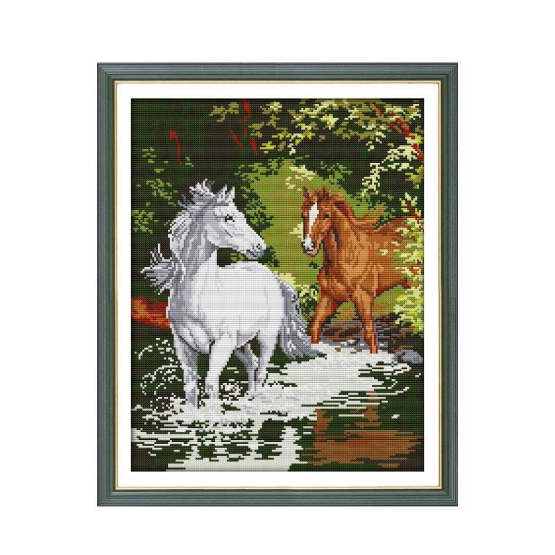 Two Horses Running Handmade Cr - Embroidery Running Stitch recension och pris